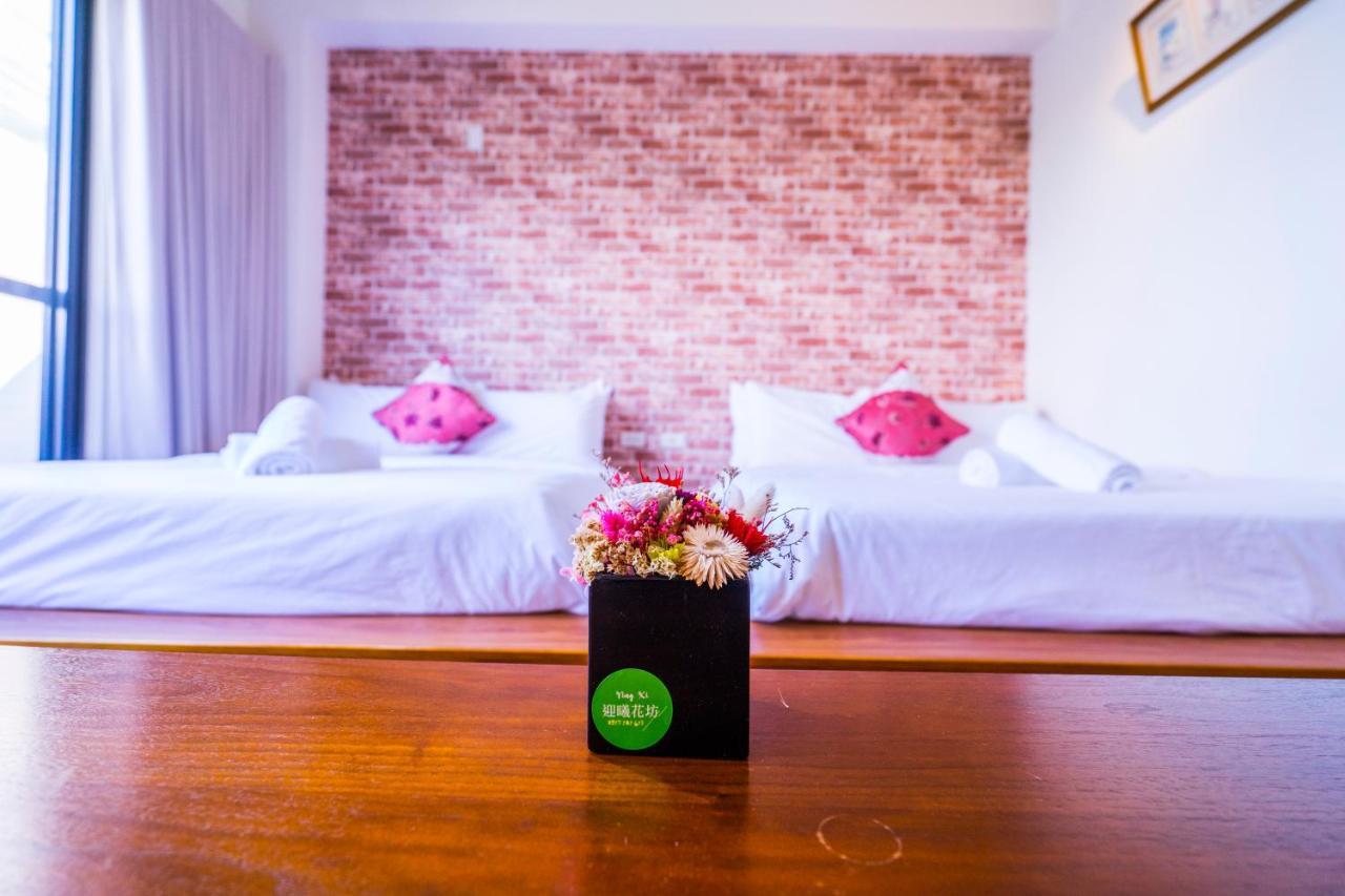 黑琵軼棧湖濱旅宿 K&B Happy Hostel Тайнань Екстер'єр фото