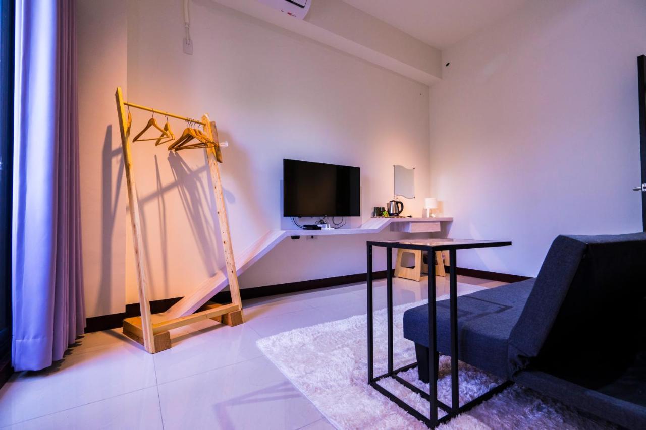 黑琵軼棧湖濱旅宿 K&B Happy Hostel Тайнань Екстер'єр фото