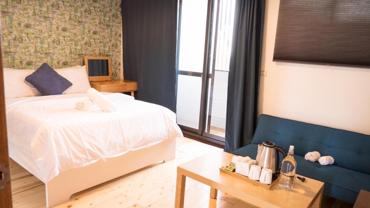 黑琵軼棧湖濱旅宿 K&B Happy Hostel Тайнань Екстер'єр фото