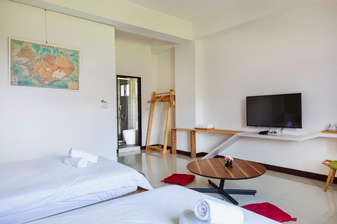 黑琵軼棧湖濱旅宿 K&B Happy Hostel Тайнань Екстер'єр фото