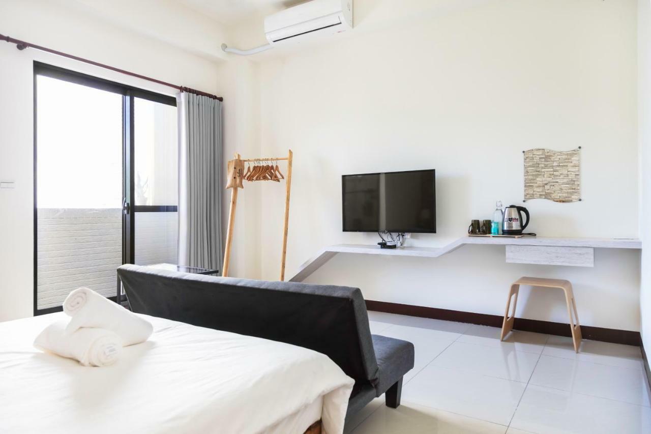 黑琵軼棧湖濱旅宿 K&B Happy Hostel Тайнань Екстер'єр фото